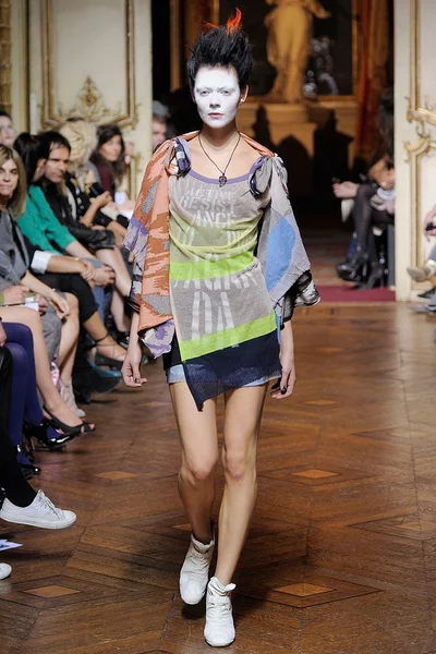 Look 30